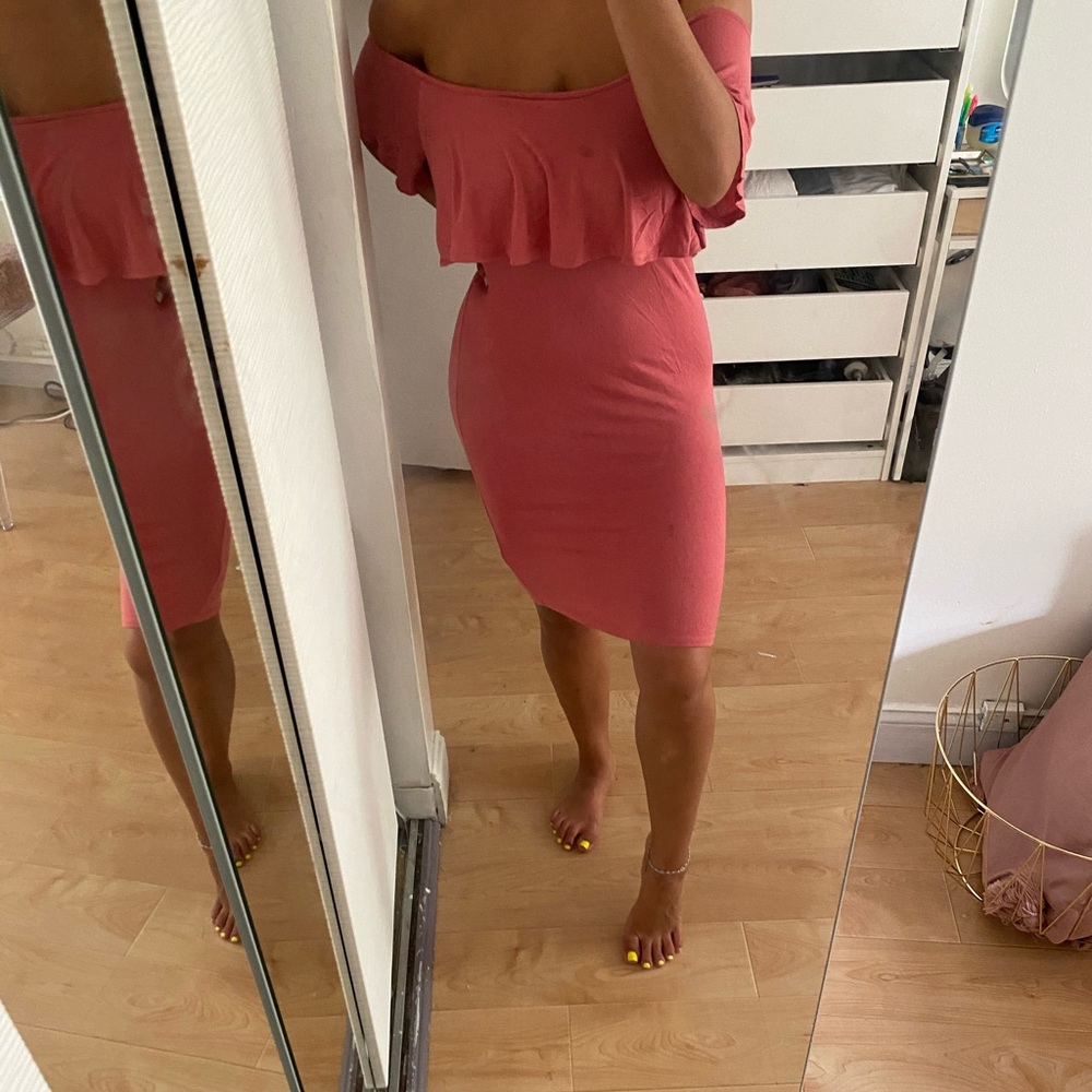 Very flattering coral dress